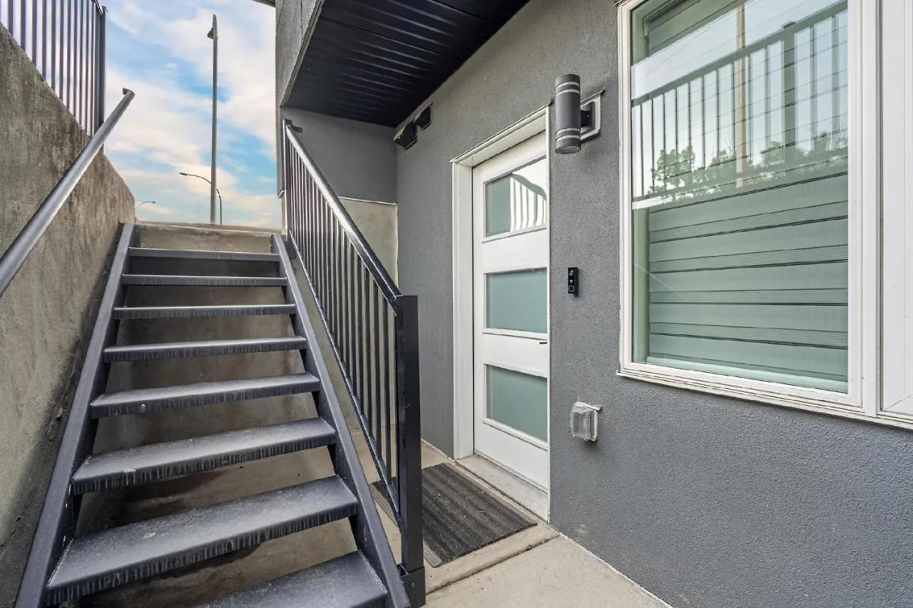 Contemporary 1Br Home Full Kitchen Smarttv Calgary